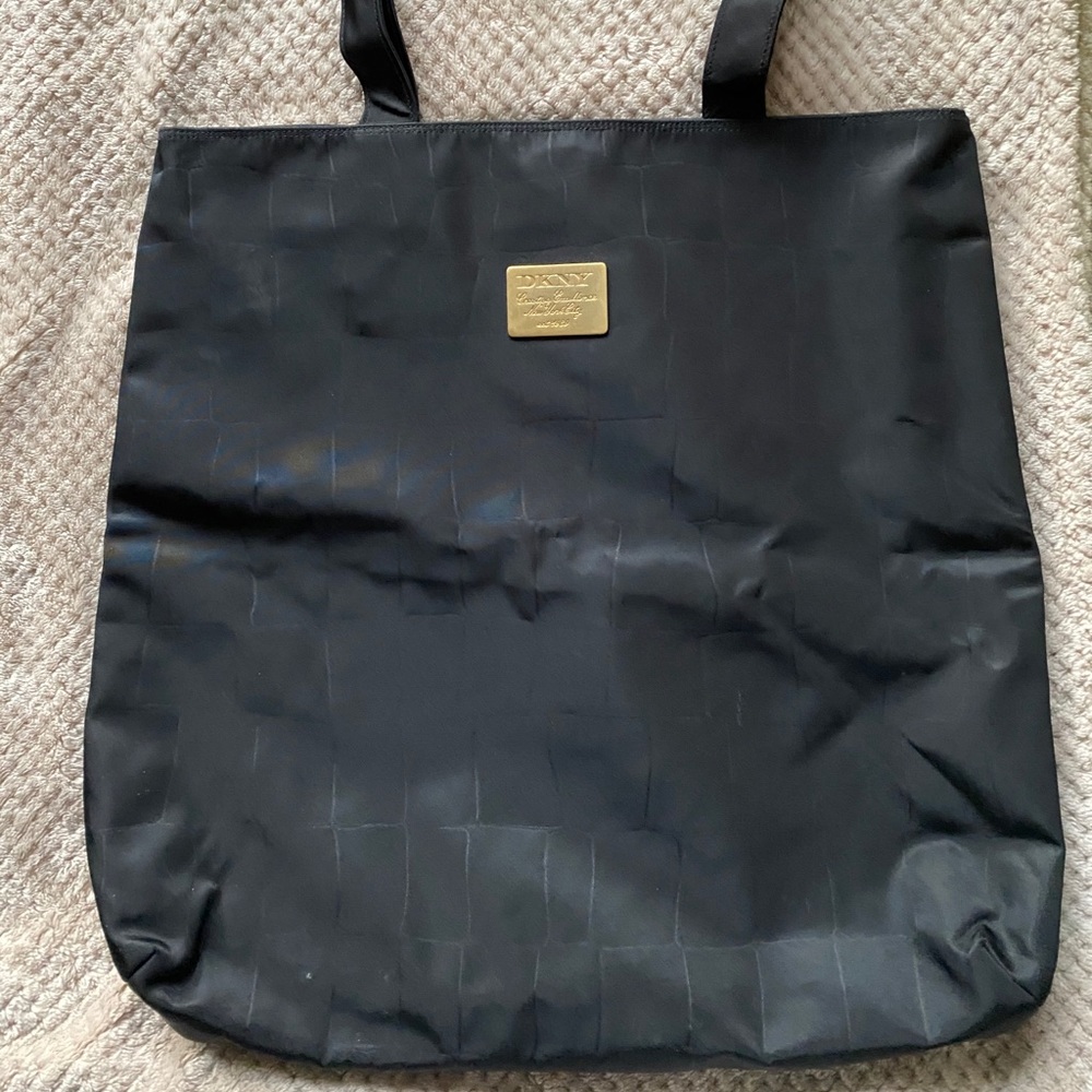 DKNY classic travel bag brand new.